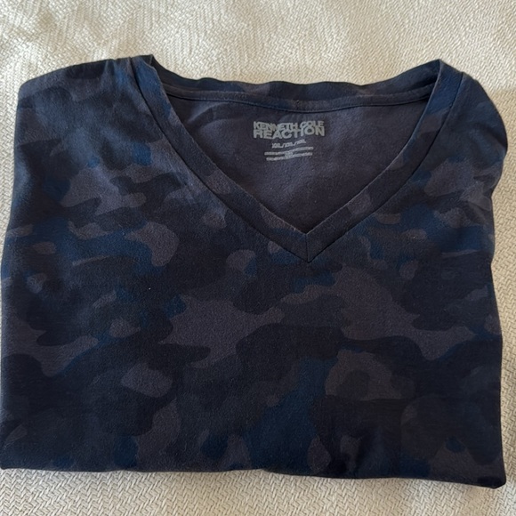 Men’s Kenneth Cole V-Neck Short -Sleeve T-Shirt, Blue Camo, XL - Picture 2 of 5